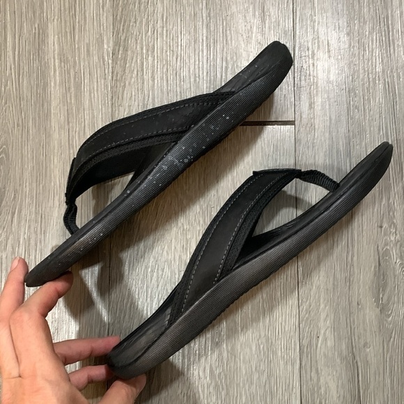 Vionic Black Thong Style Flip-Flop Sandals size 7 main image 7